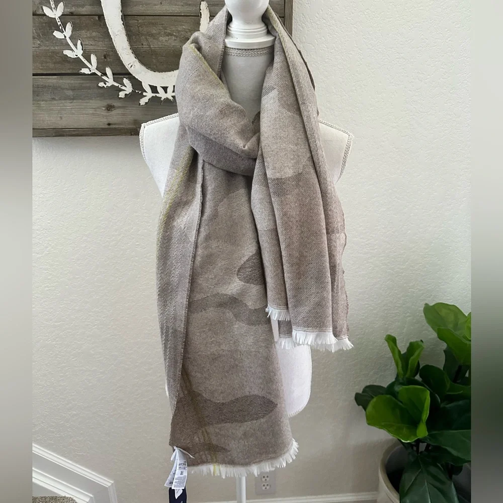 GAP tan ivory‎ camo oversized cozy scarf brand new NWT
